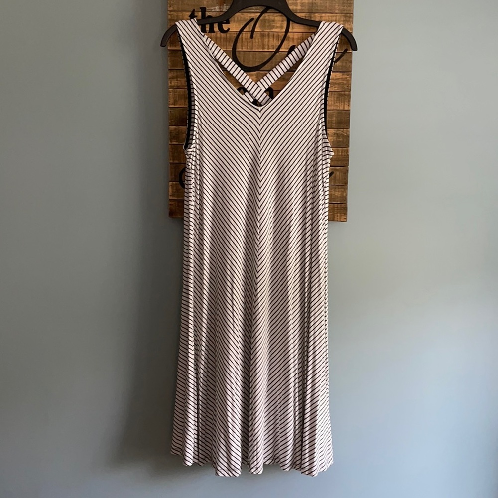 Cable & Gauge Cream and Black Striped V-Neck Sleeveless Dress